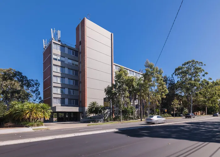 Pet Friendly hotel: Royal Pacific Hotel